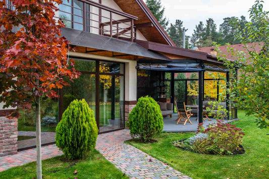 Idei de amenajare a unei curți mici - sfaturi și recomandări pentru un spațiu exterior modern, practic și primitor