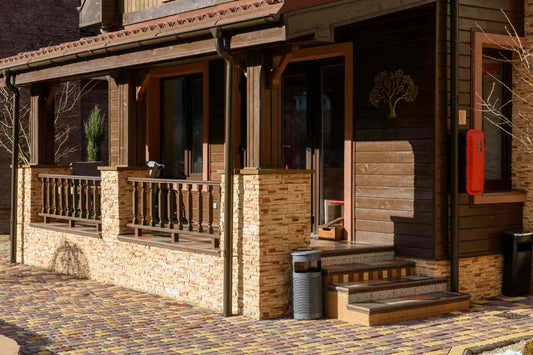 Idei pentru terase acoperite lângă casă - soluții moderne pentru confort și relaxare în orice sezon