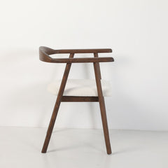 Scaun dining Lund Boucler crem, textil, cu picioare din lemn de frasin cu aspect nuc
