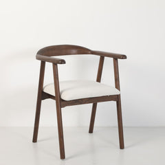 Scaun dining Lund Boucler crem, textil, cu picioare din lemn de frasin cu aspect nuc