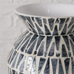Vază decorativă Zacaya 24 cm, mozaic din ceramică și scoici Capiz, realizată manual