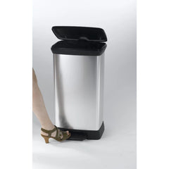 Cos de gunoi Curver 50 L, din plastic ultrarezistent cu pedala, 29x39x73 cm, negru/argintiu