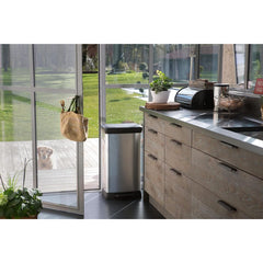 Cos de gunoi Curver 50 L, din plastic ultrarezistent cu pedala, 29x39x73 cm, negru/argintiu