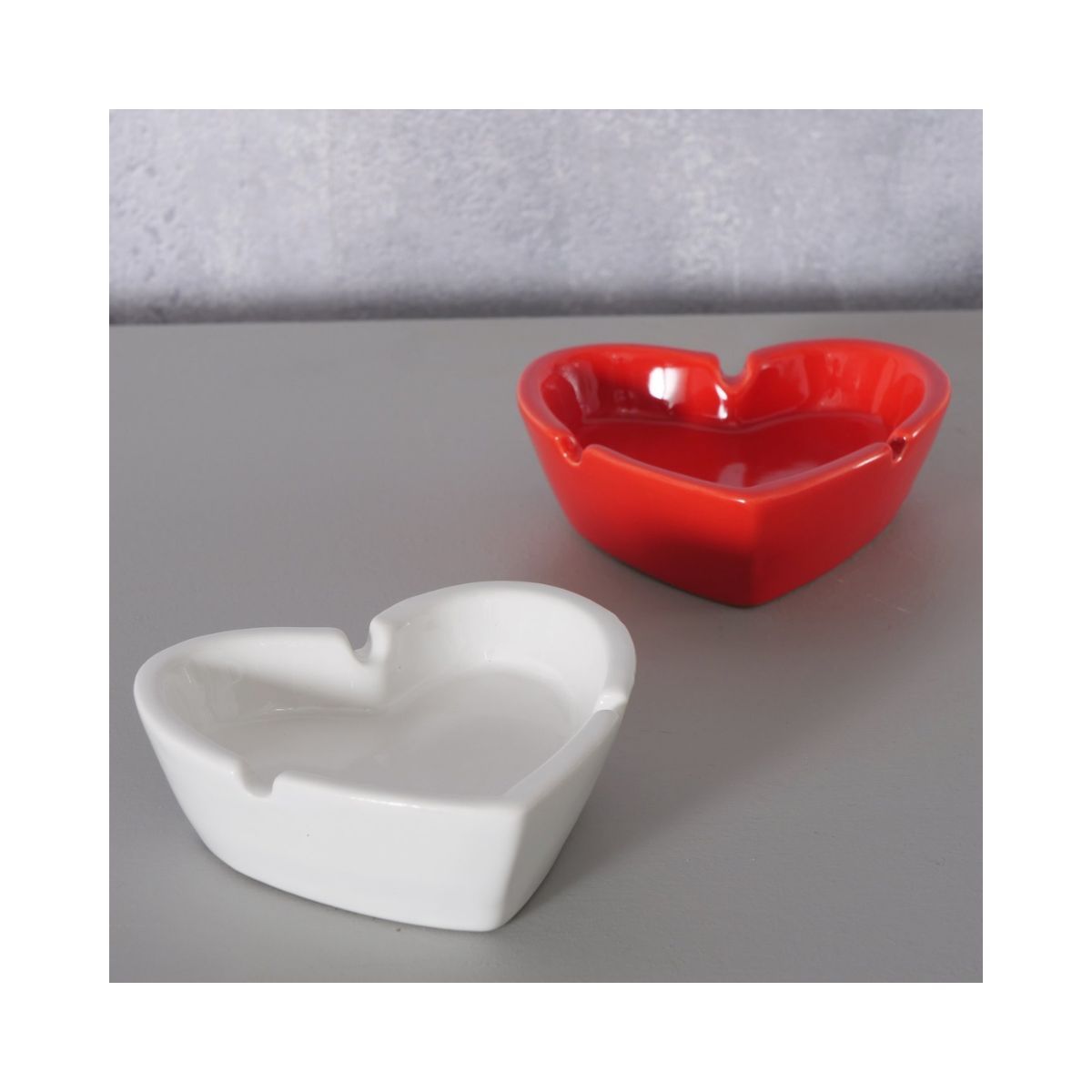 Scrumiera alba din ceramica Heart Boltze