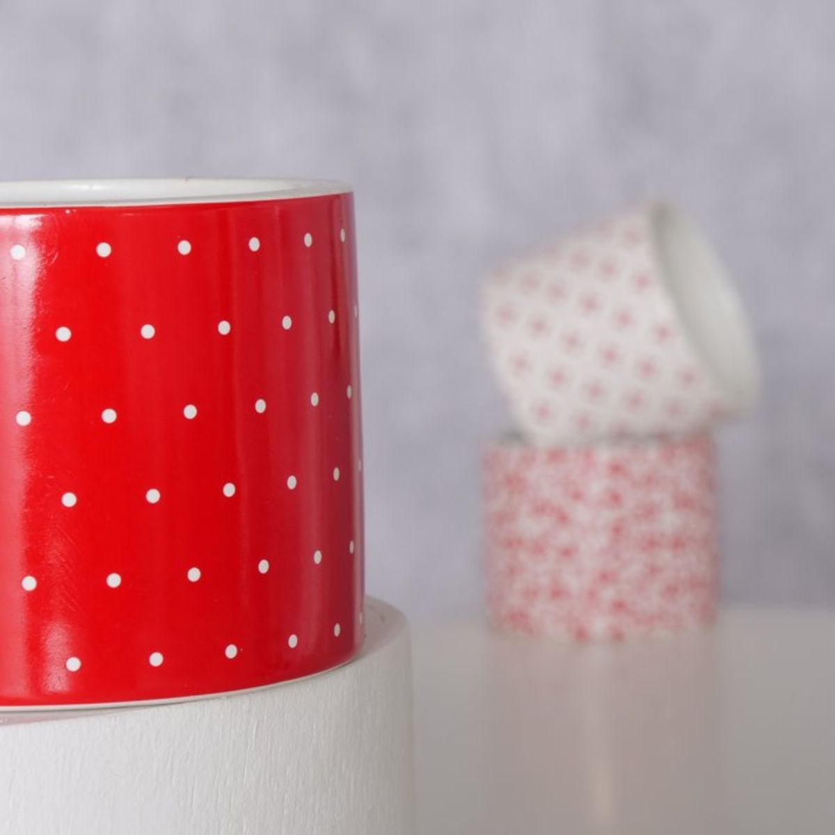 Suport decorativ pentru ghiveci, din ceramica, Ø10 cm, rosu Dots Lilly Boltze